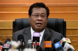 File picture shows then-Selangor Mentri Besar Tan Sri Khalid Ibrahim speaking to the media during the press conference in Shah Alam, August 13, 2014. — Picture by Yusof Mat Isa - See more at: http://www.themalaymailonline.com/malaysia/article/water-deal-would-benefit-public-ex-mb-insists-after-selangors-unilateral-ca#sthash.Agy0OsJb.dpuf